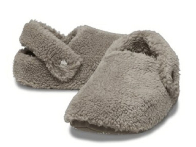Crocs europe divers 209386 . classic cozzzy slipper marron
